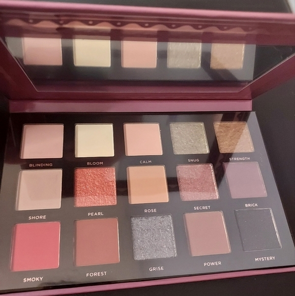 Ace Beaute Smoky Roses Palette (Limited Edition) NWT - Picture 2 of 6